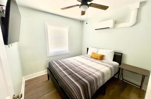 Laguna Beach House | Laguna Beach Bungalow sleeps 4 large patio just steps to the sand