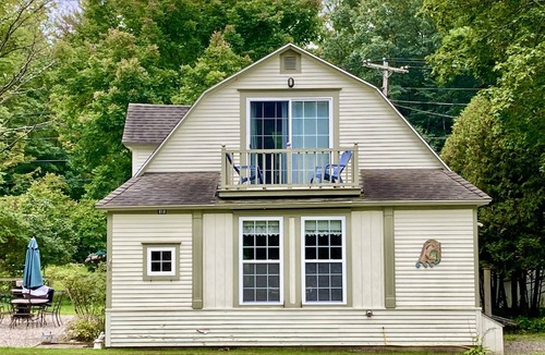 Salisbury Cottage | Lake and kayak access, new kitchen and bathrooms