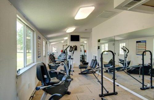 Willis Resort | Lake Conroe Queen Studio Cabin 5
