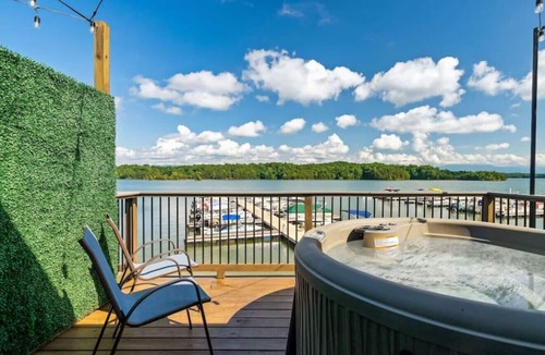 Dandridge House | Lake Escape @ Smoky MTN Lakeside
