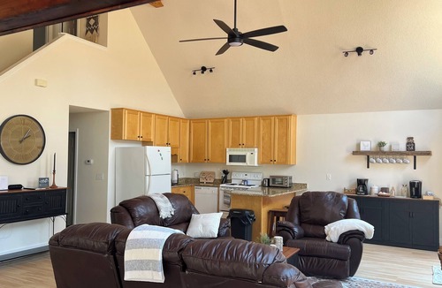 Milledgeville House | Lake Front Home with Fireplace Private Boat Dock & Kayaks