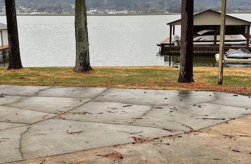 Guntersville House | Lake Guntersville: 4br 4ba house w boat parking, on the lake, garage and patio!
