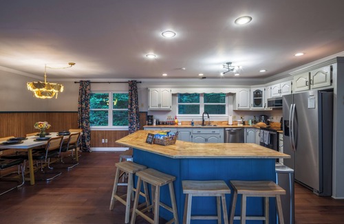 Trenton House | Lake House near Lookout Mt, Theater, Gym & Arcade