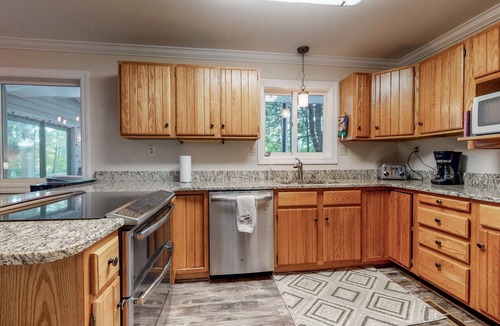 Estill Springs House | Lake Life 4 Bedroom, 3 Bath, Sleeps 12.