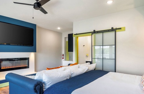 Dandridge Villa | Lake My Day (1-Bedroom Villa) by RedAwning