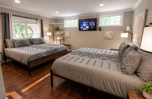 Mooresville Resort | Lake Norman, Pool, Golf Simulator, Sauna, Hot tub, Pickleball/Basketball, EV Chg