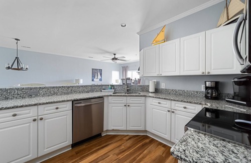 Cornelius Condo | Lake Norman Waterfront Condo Retreat - Dog Friendly Cornelius Vacation Rental