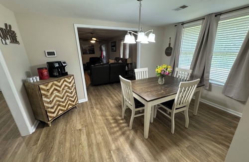 Macon House | Lake Tobo Bungalow-Charming 3-bedroom house in beautiful Macon next to the lake!