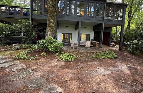 Lake Toxaway House | Lake Toxaway Golf Course/Walk to Marina! 4 Bedrooms, 4 Bathrooms
