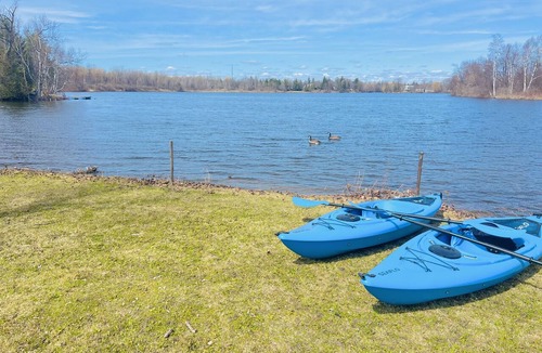 Halton Hills House | Lakefront 1 bedroom tiny home