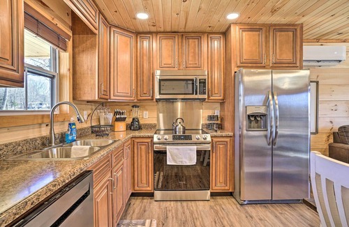 Trenton Cottage | Lakefront Cabin w/Deck, Fire Pit in Trenton!