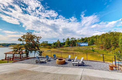 Sevierville House | Lakefront Cabin W Views Boat Ramp Dock Hot Tub