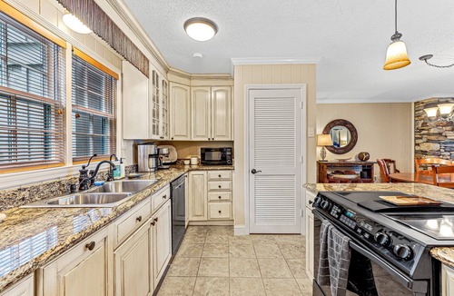 Lake Toxaway Condo | Lakefront condo with easy access to swimming pool and tennis.