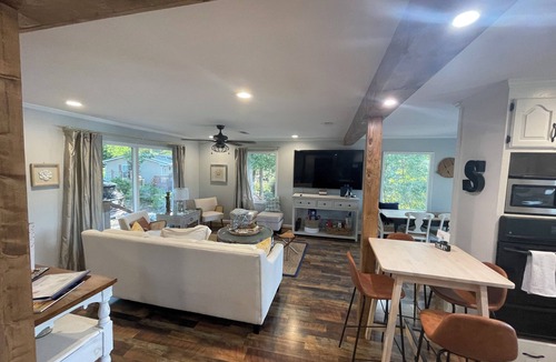 Milledgeville House | LAKEFRONT FAMILY- WORLD CUP STAY-PEACEFUL, PRIVATE DOCK! DOG FRIENDLY!