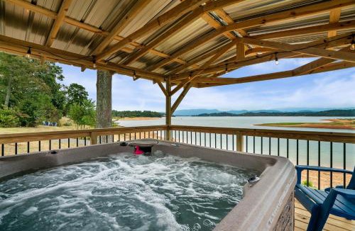 Dandridge House | Lakefront Mountain Oasis