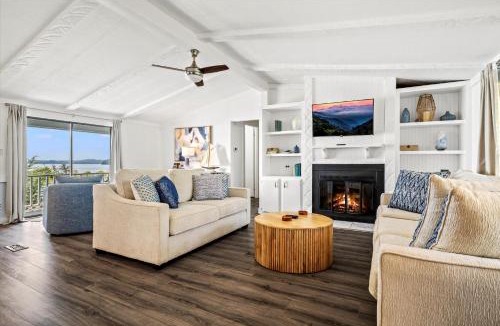 Dandridge House | Lakefront Mountain Oasis
