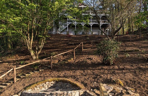 Lake Toxaway House | LAKEFRONT PROPERTY l DANCING BEAR