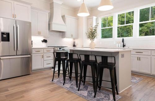 Dadeville House | Lakefront Retreat Dock, Kayaks, Fire Pit, EV Charging