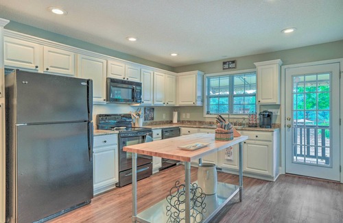 Eatonton House | Lakefront Retreat w/Deep Water + Great Views!