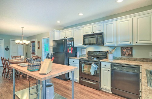 Eatonton House | Lakefront Retreat w/Deep Water + Great Views!