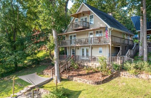 Eatonton House | Lakefront Retreat w/Deep Water + Great Views!