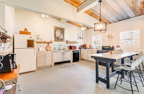 Whitesburg House | Lakehouse, Family, friend get-togethers. and Wedding Venue.