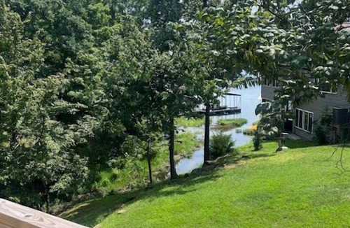 Marion House | Lakeside Fun and Entertainment!