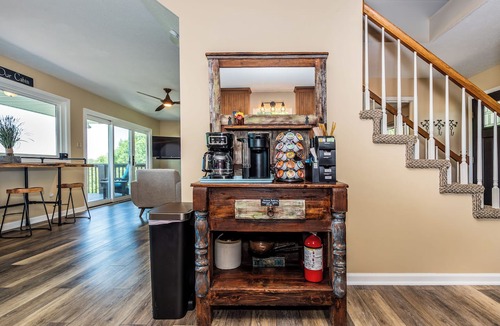 Sevierville House | Lakeside Point on Douglas Lake. Year-Round Water Views/Dock/Hot Tub/Game Room