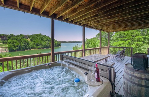 Sevierville House | Lakeside Point on Douglas Lk Dock Hot Tub Retreat
