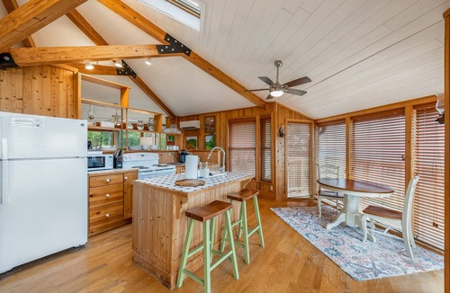 Mentone Cabin | L’Amour Rock-one of a kind stay on the edge