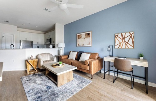Lakeland Apartment | Landing | Amazing 1BD, Gym, Pool
