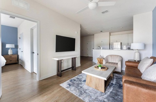 Lakeland Apartment | Landing | Amazing 1BD, Gym, Pool