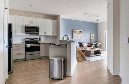 Lakeland Apartment | Landing | Amazing 1BD, Gym, Pool