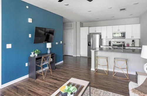 Madison Apartment | Landing | Amazing 1BD, Pool, Gym