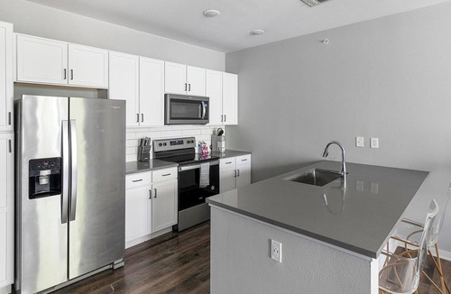 Madison Apartment | Landing | Amazing 1BD, Pool, Gym