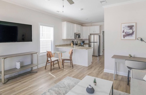 Huntsville Apartment | Landing | Amazing 1BD, Courtyard, Gym