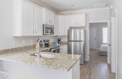 Huntsville Apartment | Landing | Amazing 1BD, Courtyard, Gym