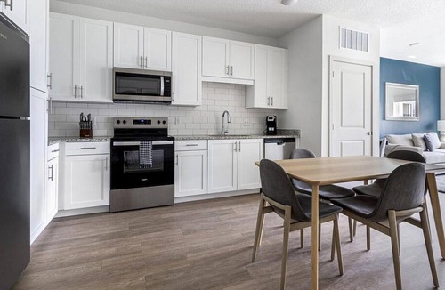 Jacksonville Apartment | Landing at Palmhouse - 1 Bedroom in Rolling Hills