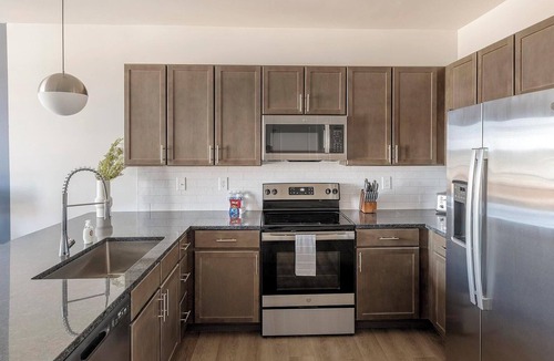 Madison Apartment | Landing | Beautiful 1BD, Gym, Pool