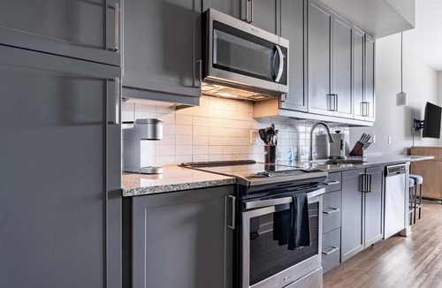 Hitch Village - Fred Wessels Homes Apartment | Landing | Beautiful Studio, Clubhouse, Courtyard