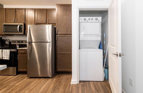 San Marco Apartment | Landing | Beautiful 1BD, Gym, Yoga Studio