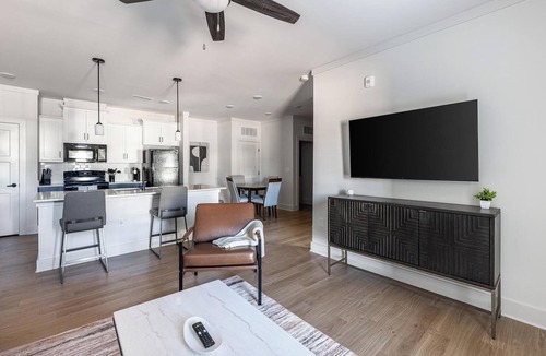 Asheville Apartment | Landing | Chic 1BD, Clubhouse, Gym