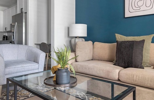 Springfield Apartment | Landing | Chic 1BD, Gym, Courtyard