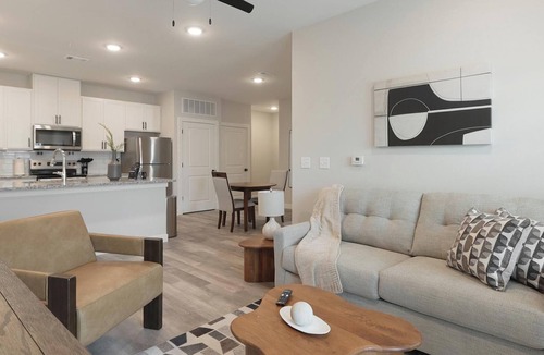 Beaufort Apartment | Landing | Chic 1BD, Gym