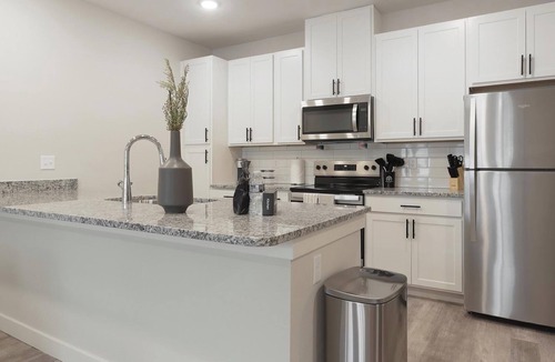 Beaufort Apartment | Landing | Chic 1BD, Gym
