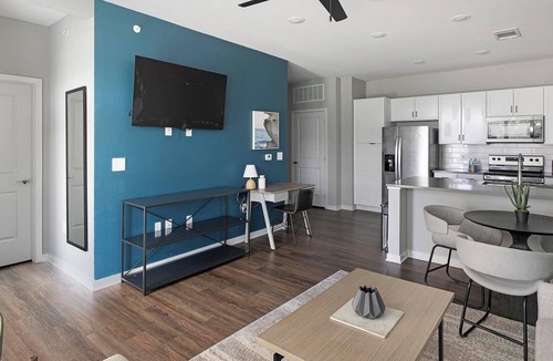 Madison Apartment | Landing | Chic 1BD, Pool, Gym