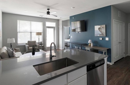 Madison Apartment | Landing | Chic 1BD, Pool, Gym