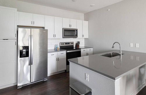 Madison Apartment | Landing | Chic 1BD, Pool, Gym