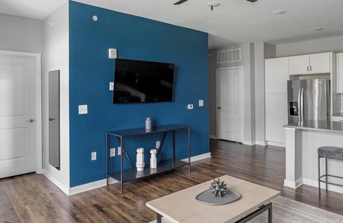 Madison Apartment | Landing | Chic 1BD, Pool, Gym