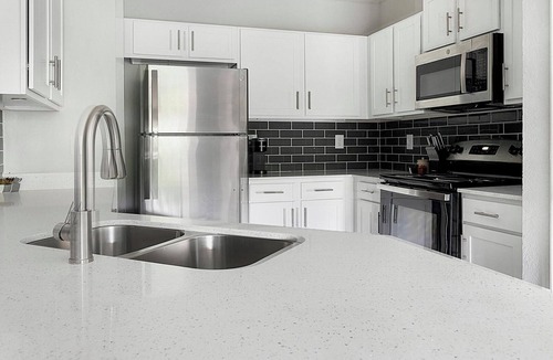 Stockbridge Apartment | Landing | Chic 2BD, Gym, Tennis Court